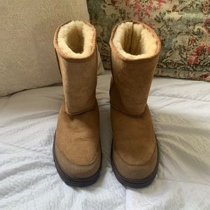 UGG Boots ~ Sz 9 ~Like New